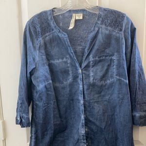 FINAL MARKDOWN Ladies’ Overdrive blouse (M)